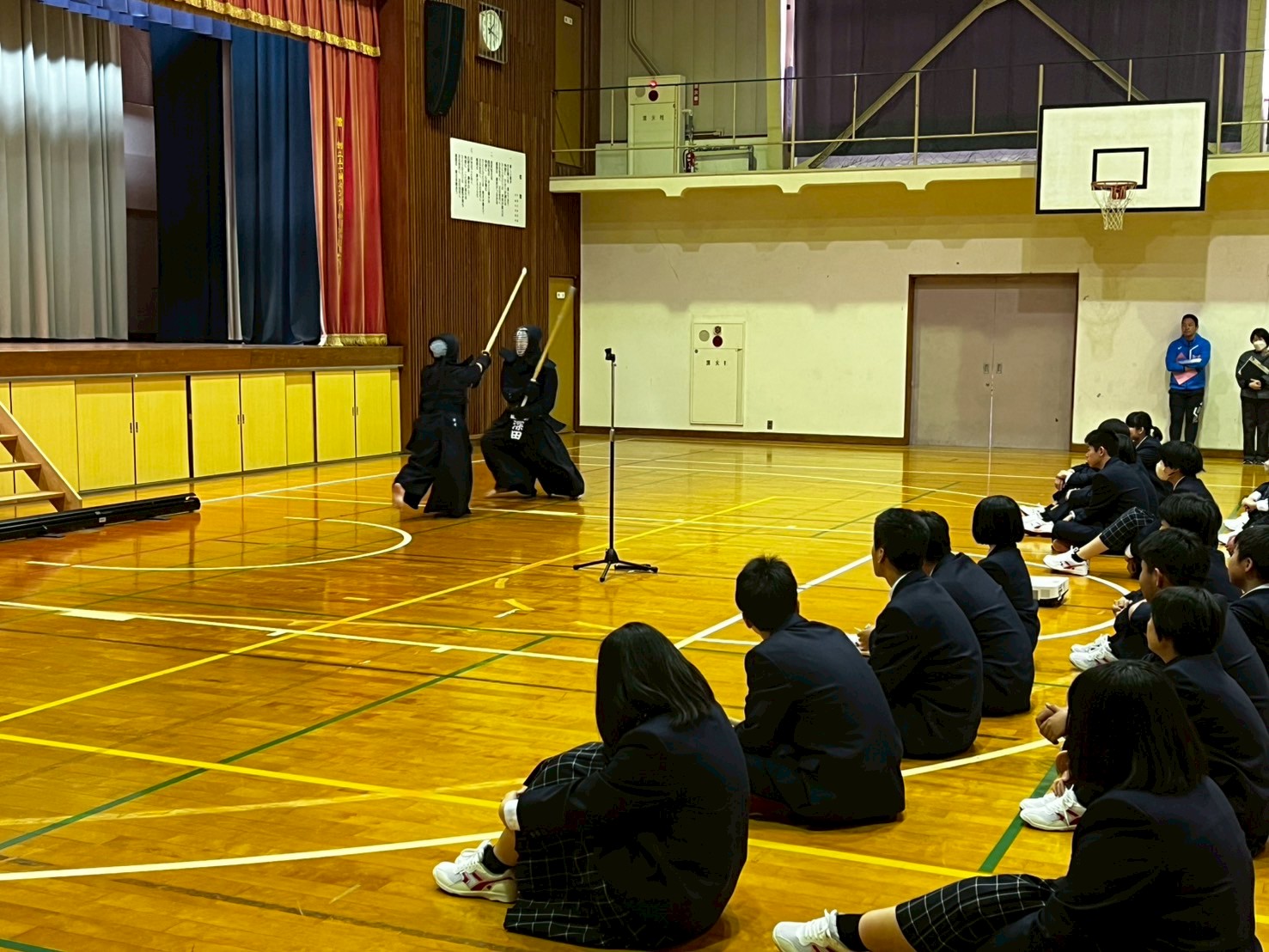 LINE_ALBUM_4.11_役員任命式部活動紹介_250415_9