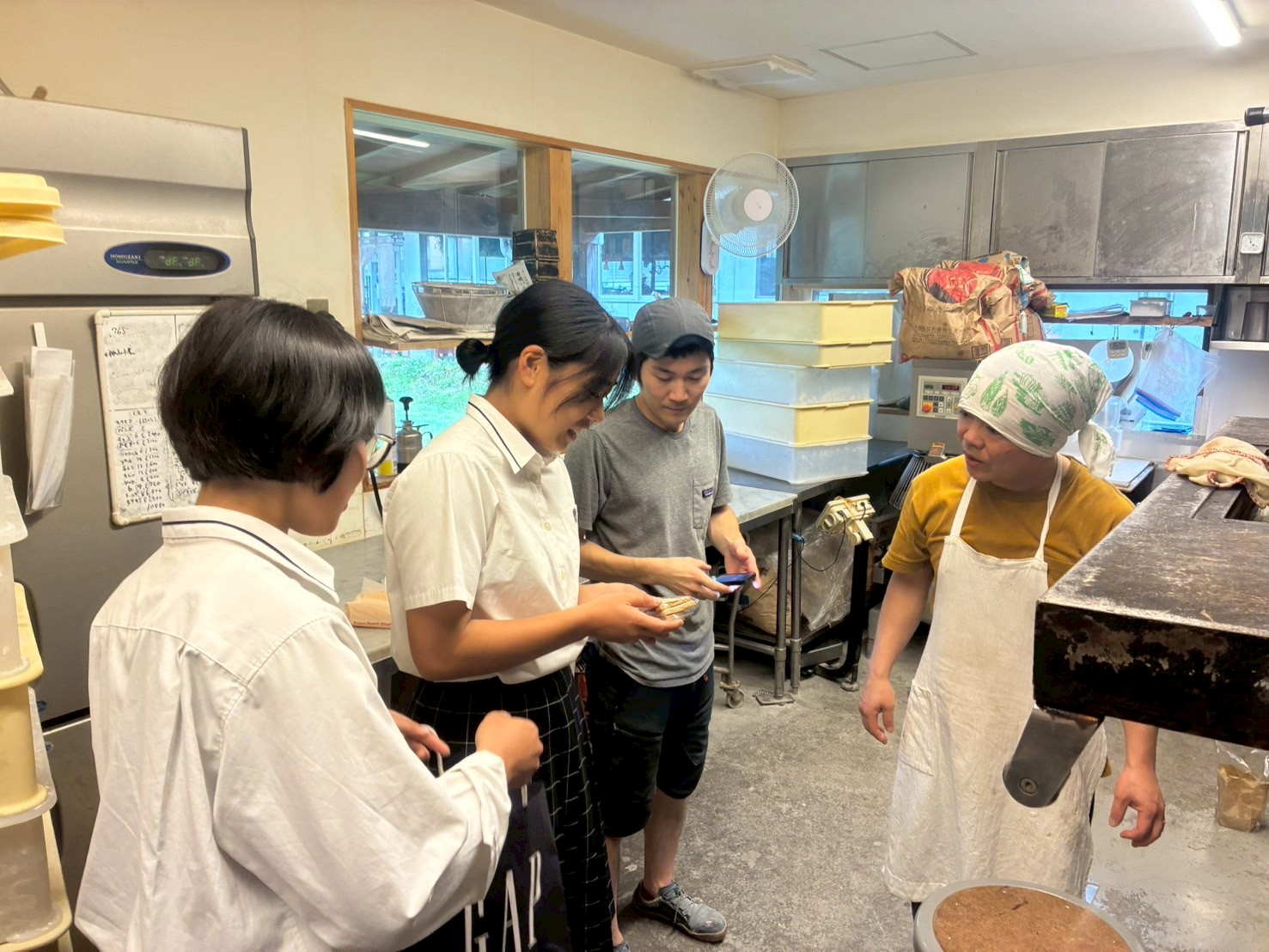 LINE_ALBUM_5.28 まめのくぼプロジェクト　クッキー販売交渉_250603_1