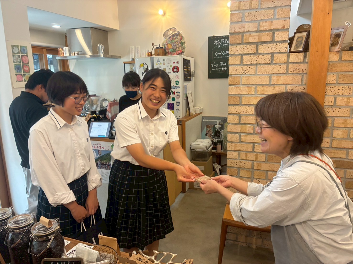 LINE_ALBUM_5.28 まめのくぼプロジェクト　クッキー販売交渉_250603_3