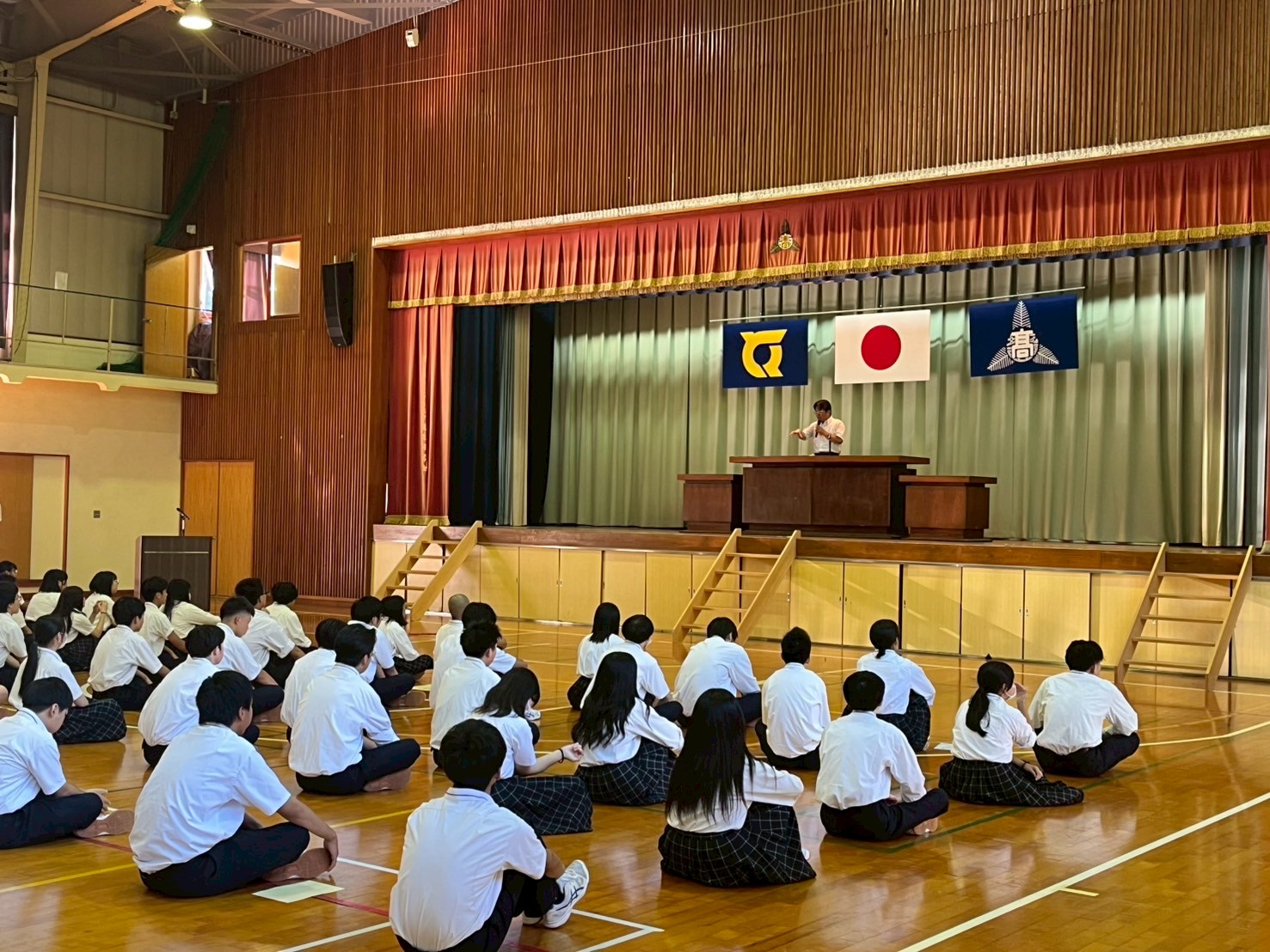 LINE_ALBUM_9.1 始業式 防災避難訓練_250901_9