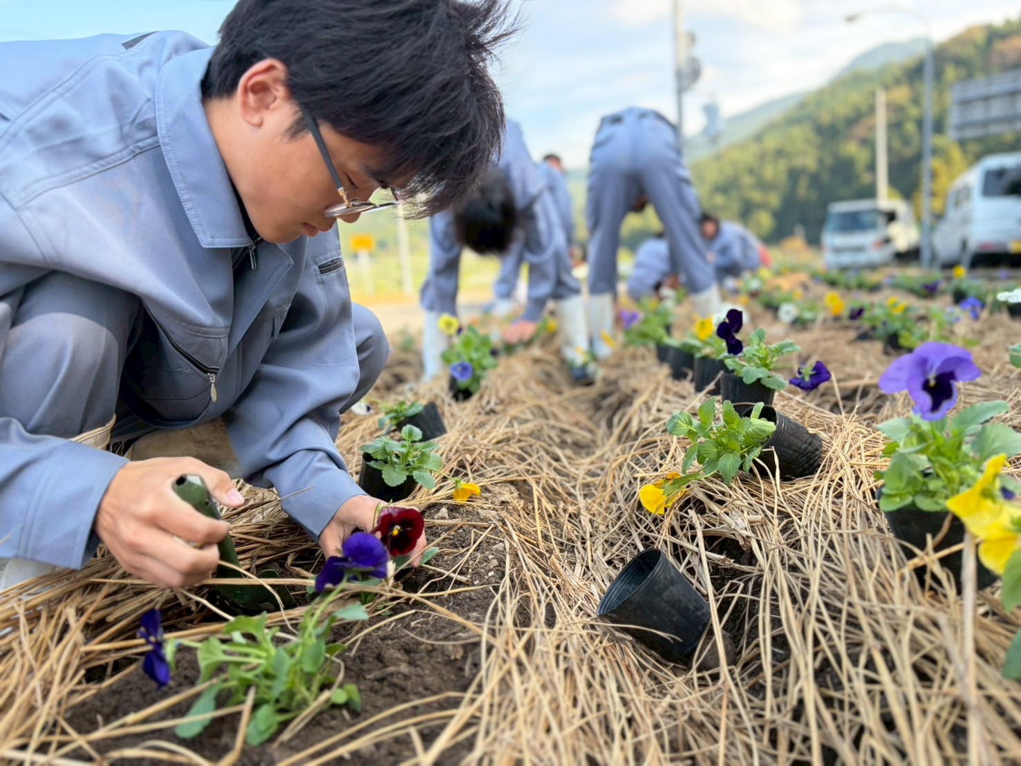 LINE_ALBUM_10.30_神領花壇植え替え_251108_8